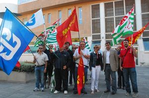 Assessore Seri con lavoratori Cantiere navale e sindacalisti Assessore Seri con lavoratori Cantiere navale e sindacalisti