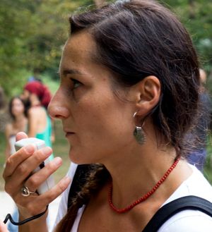 Storica dell arte Francesca Luslini che terra visita guidata Totem