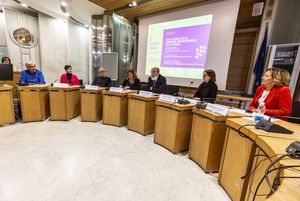 Incontro 8 Marzo 04